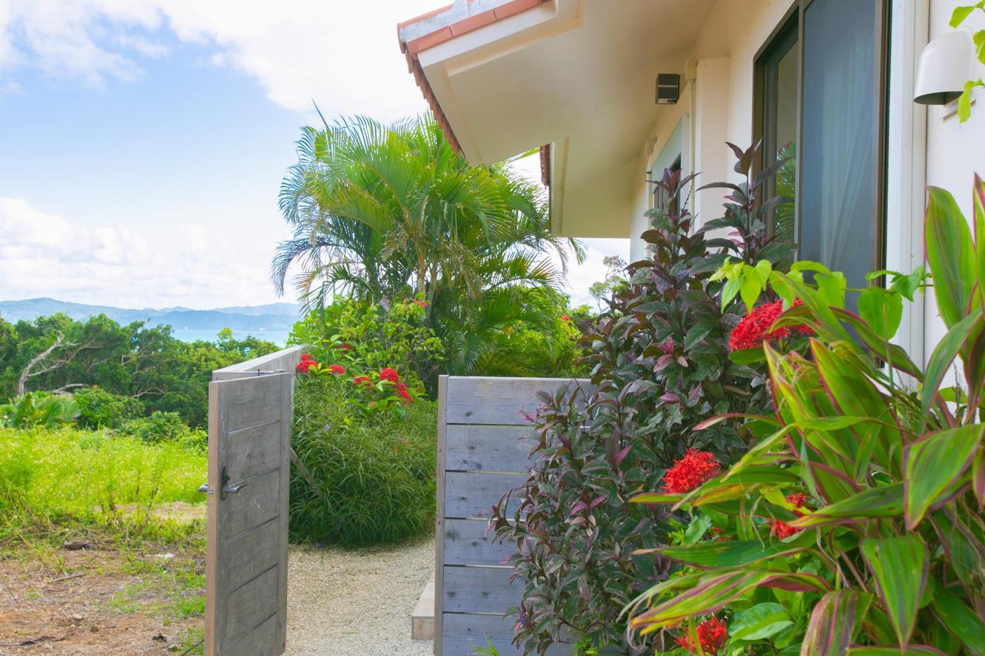 Ocean Hills Kouri Hotel Nakijin Bagian luar foto