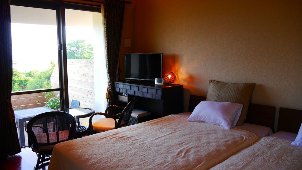 Ocean Hills Kouri Hotel Nakijin Bagian luar foto