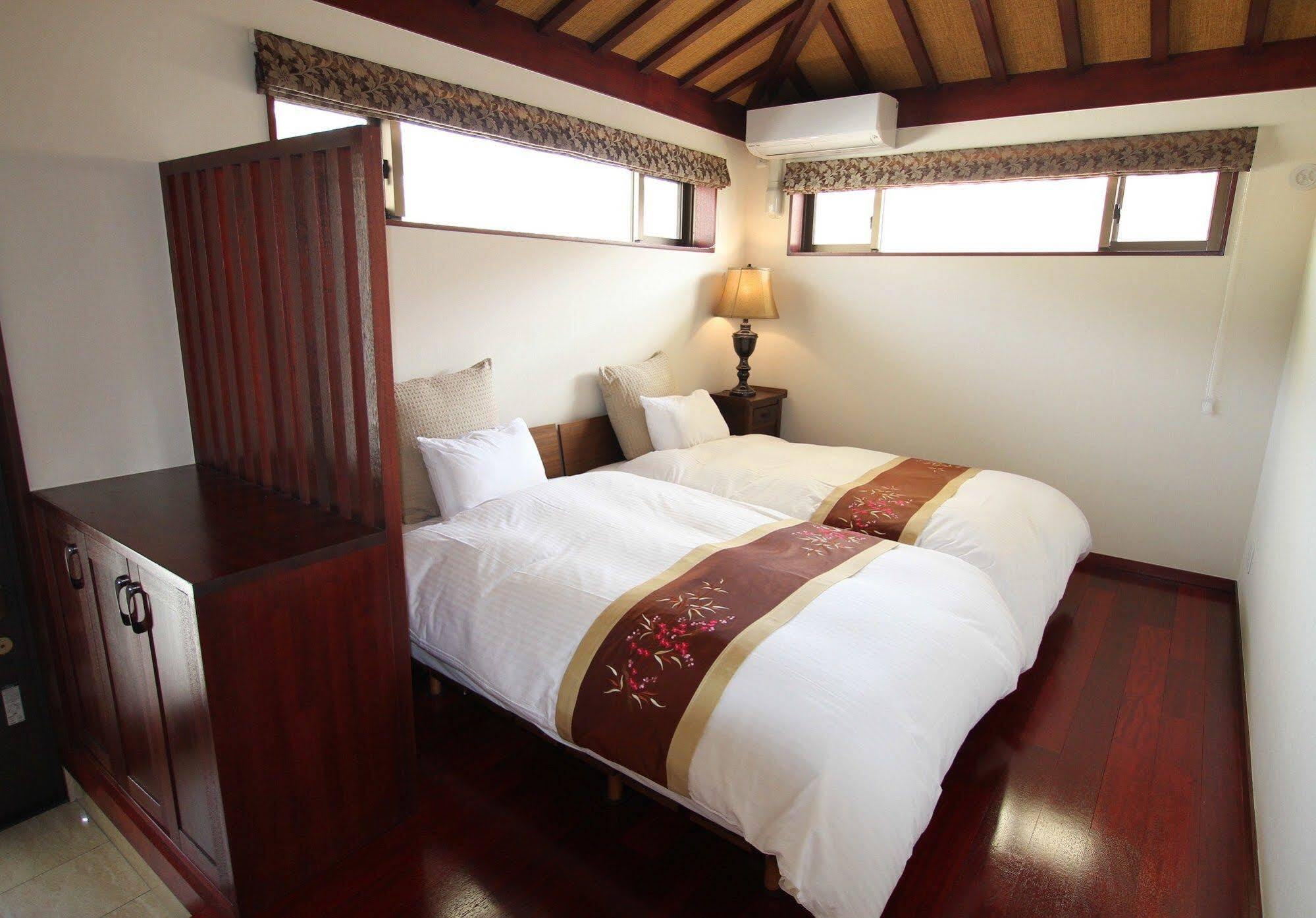 Ocean Hills Kouri Hotel Nakijin Bagian luar foto