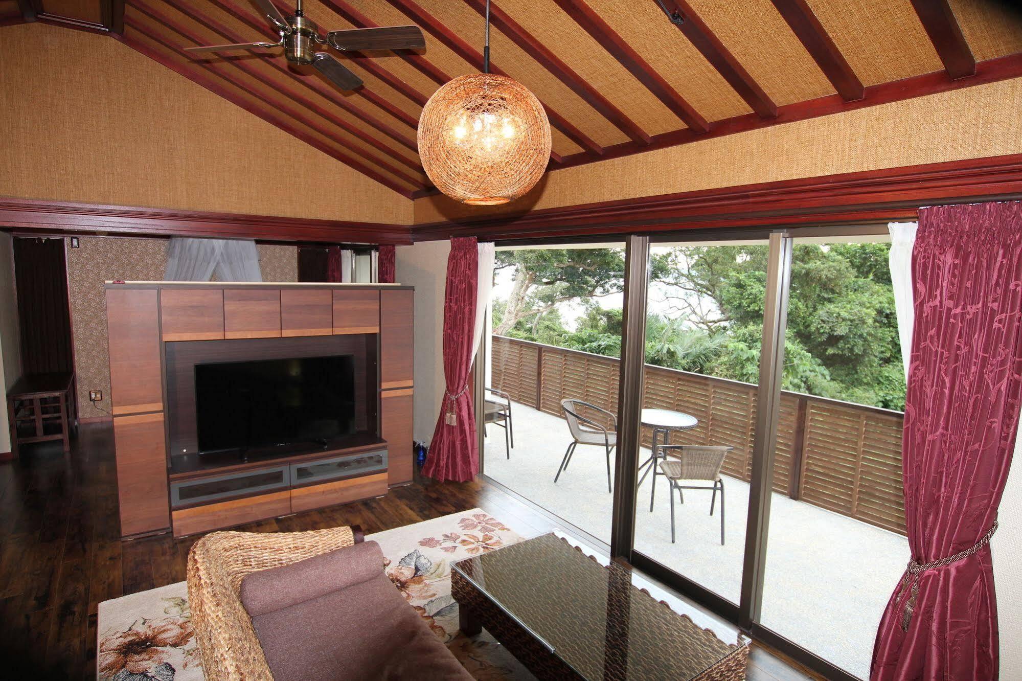 Ocean Hills Kouri Hotel Nakijin Bagian luar foto