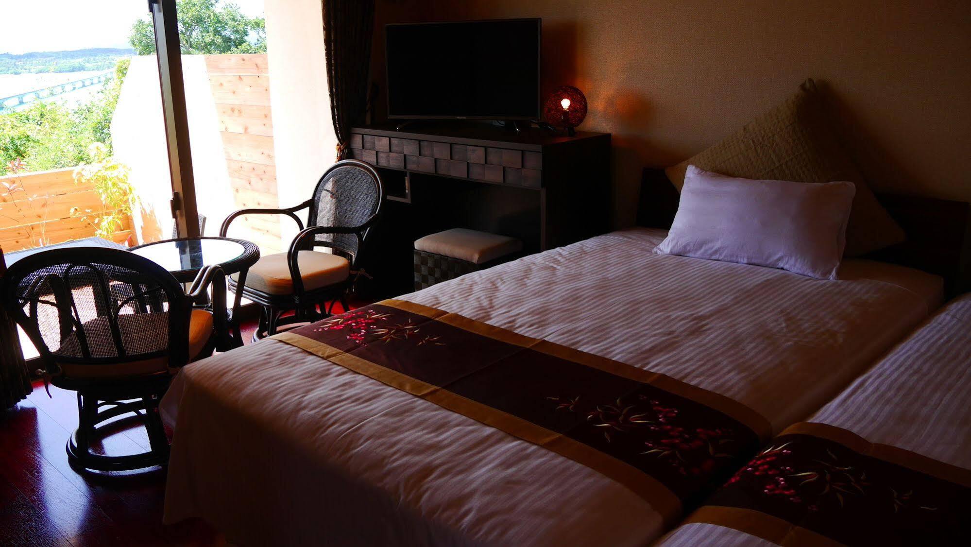 Ocean Hills Kouri Hotel Nakijin Bagian luar foto
